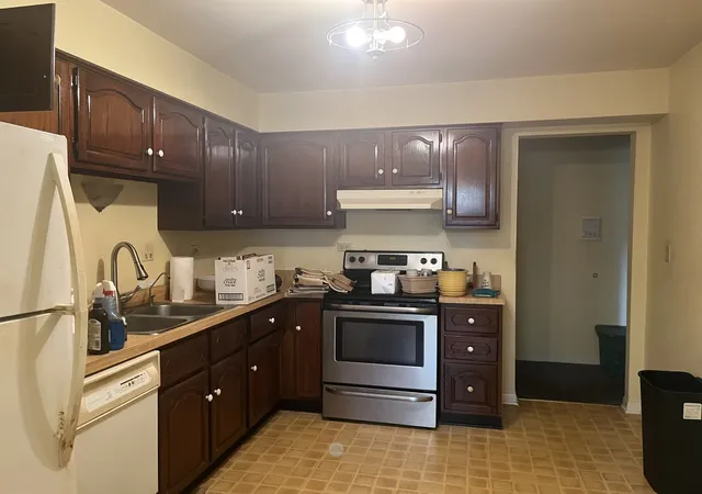 Photo 3 of Condo for sale at 1430 Stonebridge Trl #1-1, Wheaton, IL 60189 | MLS# 12714242 | Listing updated on 2026-09-18