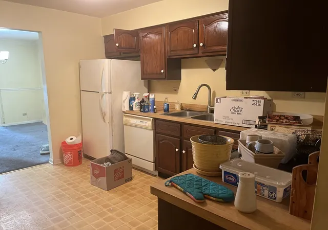 Photo 4 of Condo for sale at 1430 Stonebridge Trl #1-1, Wheaton, IL 60189 | MLS# 12714242 | Listing updated on 2026-09-18