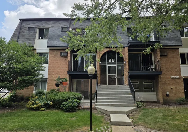 1st image of 9b E Dundee Quarter Dr #303, Palatine, IL 60074 | MLS# 12714325
