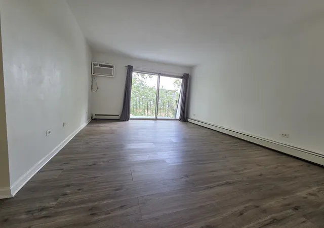 3rd image of 9B E Dundee Quarter Dr #303, Palatine, IL 60074 | MLS# 12714325