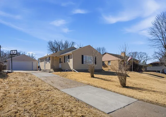 2nd image of 2550 26th St, Rock Island, IL 61201 | MLS# 12714354