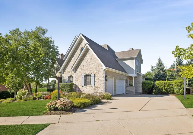 Photo 3 of Mansion for sale at 13487 Cambridge Dr, Lemont, IL 60439 | MLS# 12714392 | Listing updated on 2026-10-05