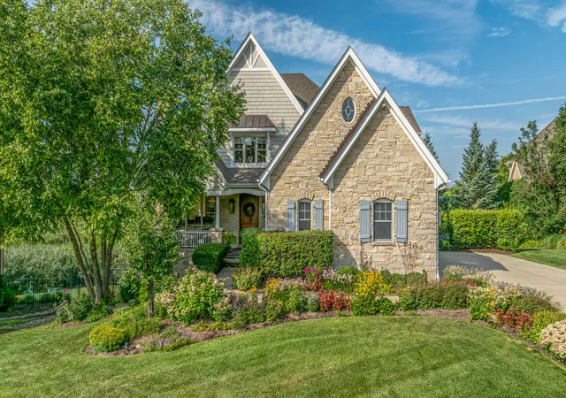 Photo 3 of Single family home for sale at 13487 Cambridge Dr, Lemont, IL 60439 | MLS# 12714392 | Listing updated on 2026-10-05