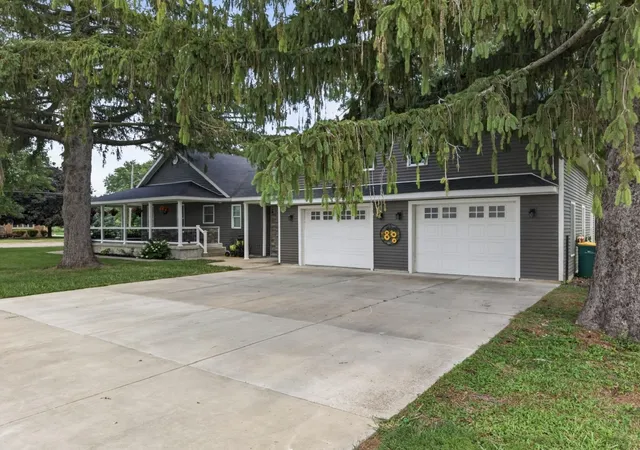 Photo 2 of Sale Pending at 707 S Otter Crk Rd, Streator, IL 61364 | MLS# 12714393 | Listing updated on 2026-09-14