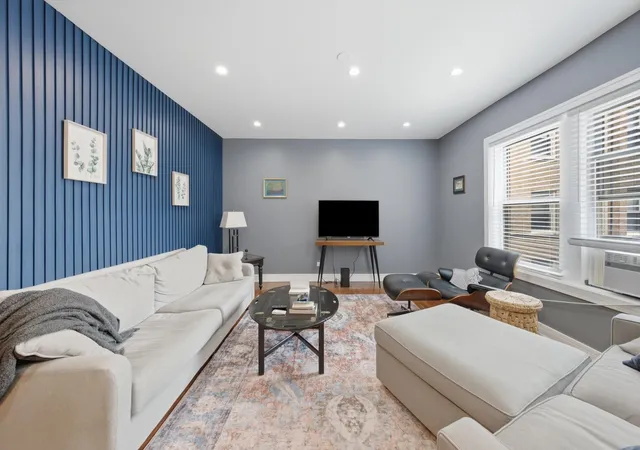 Listing Photo 5 - Condo for sale in building located at 2212 E 70Th St, Chicago, IL 60649 - Unit #1B