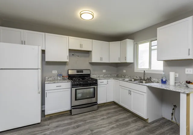 Photo 3 of Single family home for sale at 929 Adams St, Waukegan, IL 60085 | MLS# 12714447 | Listing updated on 2026-08-11