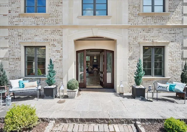 2nd image of 24 Bridlewood Rd, Northbrook, IL 60062 | MLS# 12714458