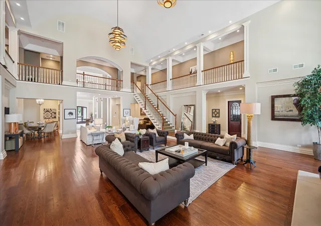 Photo 4 of Single family home for sale at 24 Bridlewood Rd, Northbrook, IL 60062 | MLS# 12714458 | Listing updated on 2026-07-29