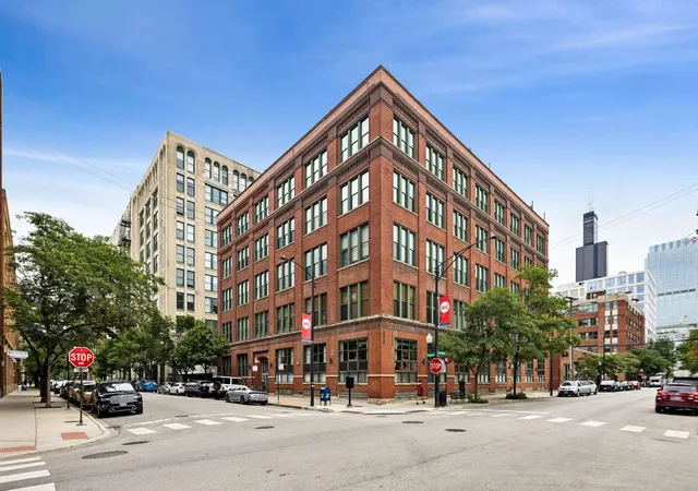 2nd image of 331 S Peoria St #105, Chicago, IL 60607 | MLS# 12714476