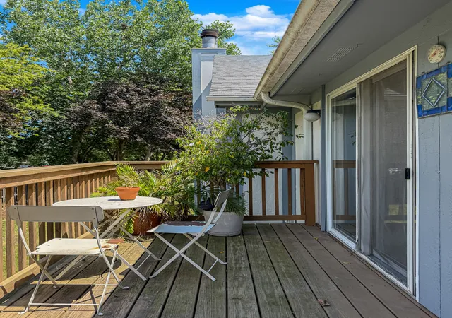 Listing Photo 2 - Condo for sale in building located at 16 W Fern Ct, Palatine, IL 60067 - Unit #204