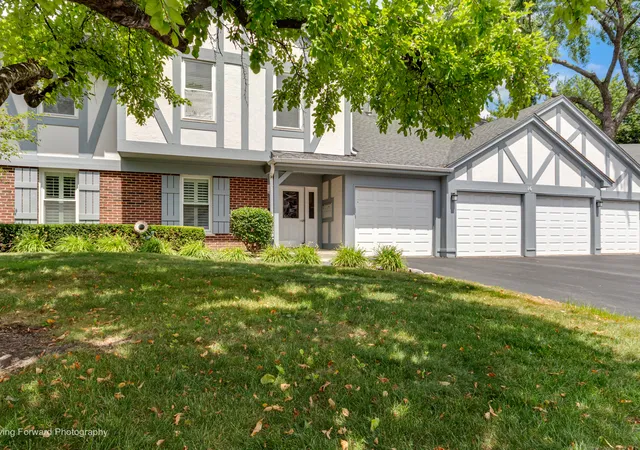 Photo 2 of Sale Pending at 16 W Fern Ct #204, Palatine, IL 60067 | MLS# 12714560 | Listing updated on 2026-08-05