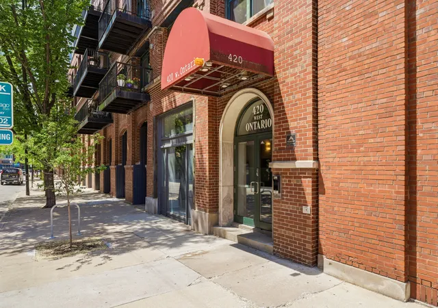 Photo 2 of Condo for sale at 420 W Ontario St #304, Chicago, IL 60654 | MLS# 12714591 | Listing updated on 2026-08-25