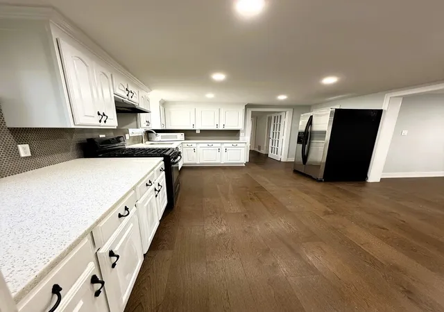 Photo 4 of Single family home for sale at 7630 Odell Ave, Bridgeview, IL 60455 | MLS# 12714619 | Listing updated on 2026-09-02