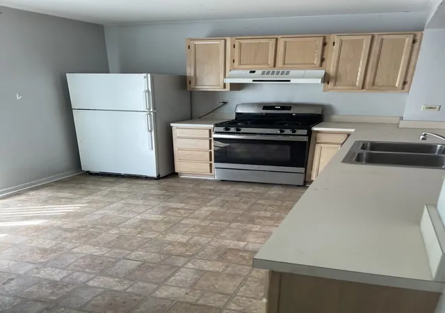 Photo 3 of Sale Pending at 6260 Fremont Dr #6260, Hanover Park, IL 60133 | MLS# 12714631 | Listing updated on 2026-08-27
