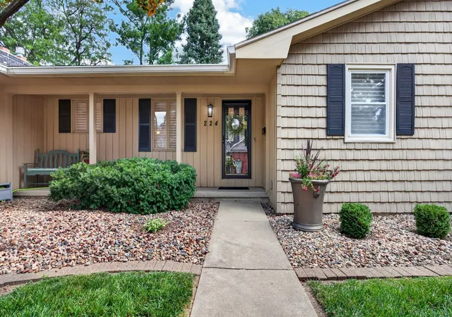 2nd image of 224 Fleetwood Dr, Bloomington, IL 61701 | MLS# 12714645