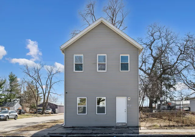 Photo 2 of Multi family home for sale at 1101 West 6th St, Davenport, IA 52802 | MLS# 12714648 | Listing updated on 2026-10-21