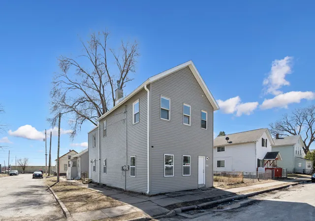 Photo 2 of House for sale at 1101 West 6th St, Davenport, IA 52802 | MLS# 12714648 | Listing updated on 2026-10-21
