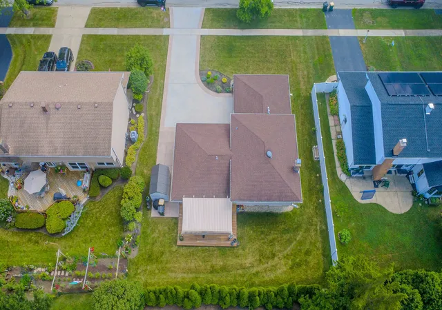 Photo 3 of Single family home for sale at 17w544 Sutton Pl, Darien, IL 60561 | MLS# 12714656 | Listing updated on 2026-10-06