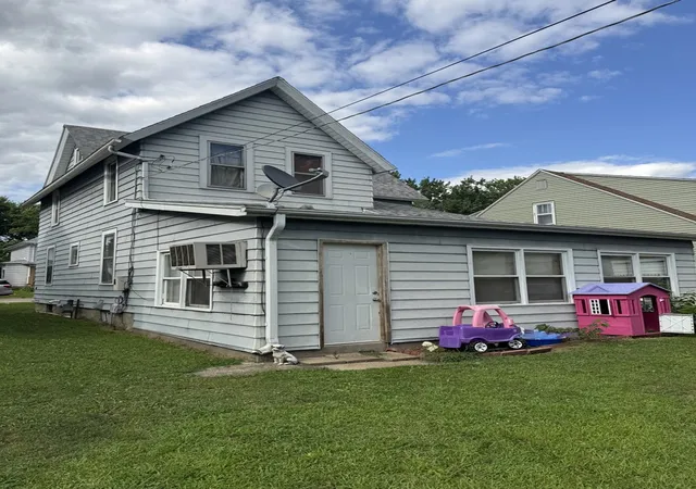 Photo 3 of Single family home for sale at 407 W 6th Street, Sterling, IL 61081 | MLS# 12714690 | Listing updated on 2026-09-09