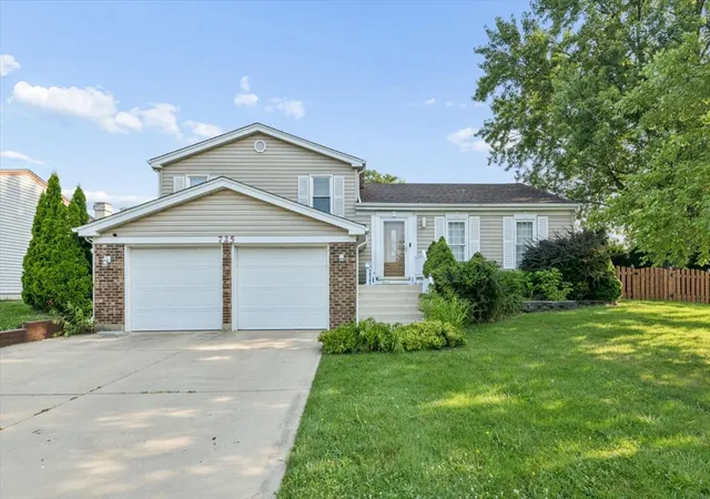 Photo 1 of Single family home for sale at 725 Buffalo Cir, Carol Stream, IL 60188 | MLS# 12714693 | Listing updated on 2026-08-14