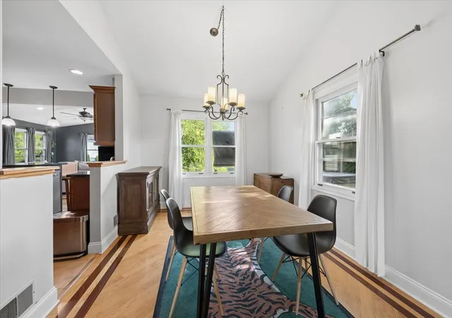 Photo 4 of Single family home for sale at 725 Buffalo Cir, Carol Stream, IL 60188 | MLS# 12714693 | Listing updated on 2026-08-14