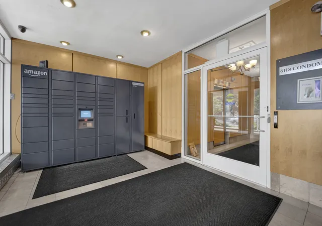 2nd image of 6118 N Sheridan Rd, Chicago, IL 60660