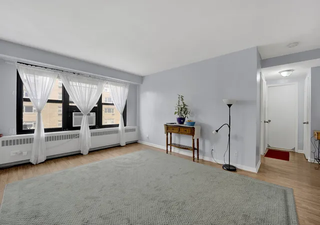 Photo 3 of Condo for sale at 6118 N Sheridan Rd #310, Chicago, IL 60660 | MLS# 12714702 | Listing updated on 2026-08-31