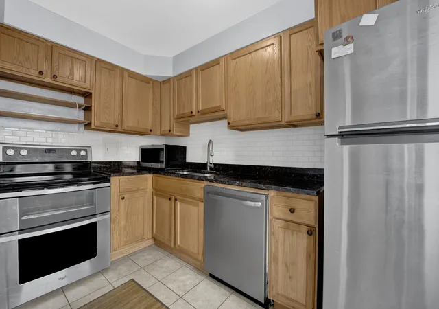 Photo 4 of Condo for sale at 6118 N Sheridan Rd #310, Chicago, IL 60660 | MLS# 12714702 | Listing updated on 2026-08-31