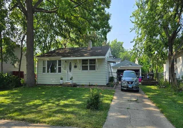2nd image of 360 Tee Ln, Carpentersville, IL 60110 | MLS# 12714720