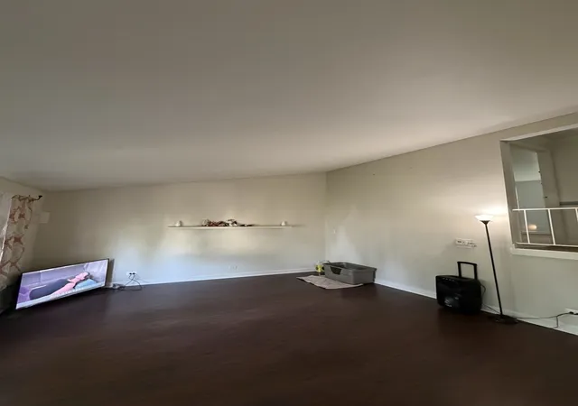 Photo 3 of Single family home for sale at 360 Tee Ln, Carpentersville, IL 60110 | MLS# 12714720 | Listing updated on 2026-09-03