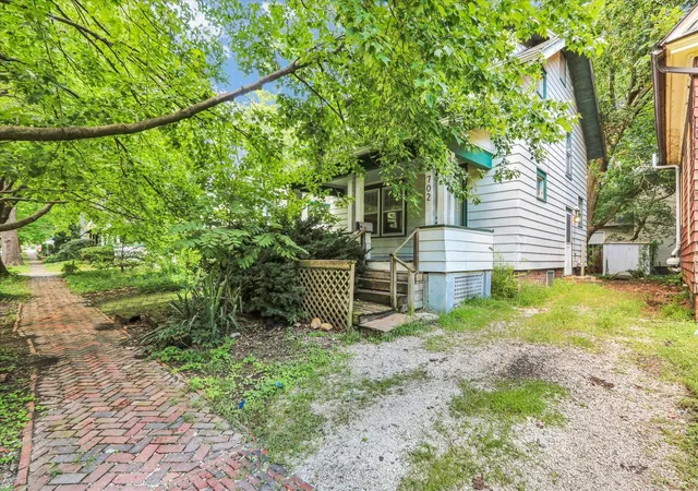 Single family home for sale at 702 W Oregon St, Urbana, IL 61801 | MLS# 12714741