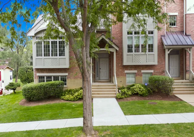 Photo 3 of Townhouse for sale at 60 E Hattendorf Ave, Roselle, IL 60172 | MLS# 12714752 | Listing updated on 2026-09-15
