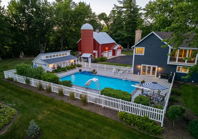 Photo 2 of Single family home for sale at 688 W South St, Woodstock, IL 60098 | MLS# 12714786 | Listing updated on 2026-10-06