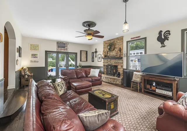 Photo 3 of Single family home for sale at 688 W South St, Woodstock, IL 60098 | MLS# 12714786 | Listing updated on 2026-10-06