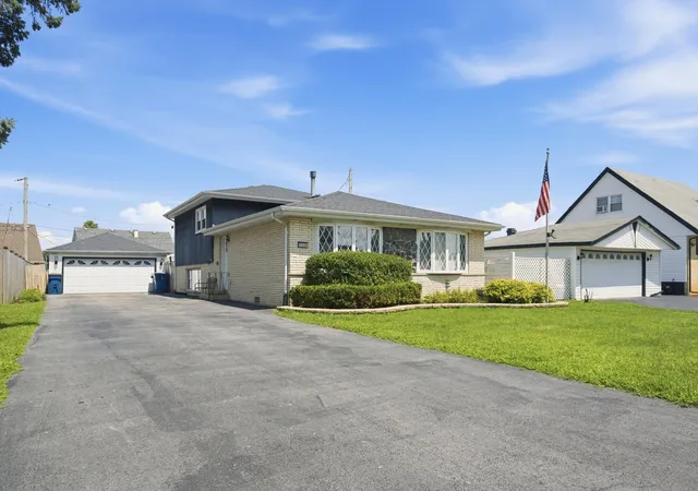 Photo 1 of Single family home for sale at 5432 137th Street, Crestwood, IL 60418 | MLS# 12714821 | Listing updated on 2026-09-12