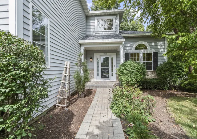 Photo 3 of Single family home for sale at 1428 Somerset Ct, Mundelein, IL 60060 | MLS# 12714838 | Listing updated on 2026-10-27