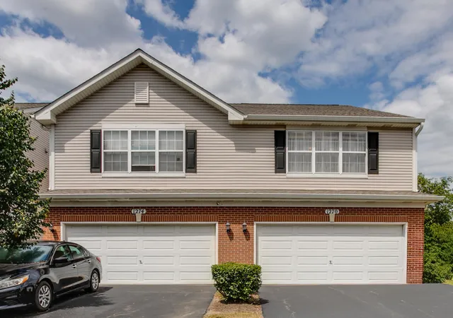 Photo 1 of Townhouse for sale at 1270 Oriole Ct, Round Lake, IL 60073 | MLS# 12714868 | Listing updated on 2026-08-10