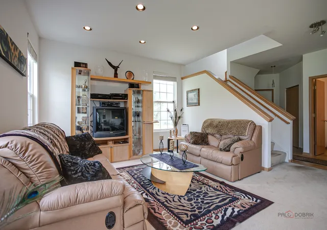 Photo 4 of Townhouse for sale at 1270 Oriole Ct, Round Lake, IL 60073 | MLS# 12714868 | Listing updated on 2026-08-10