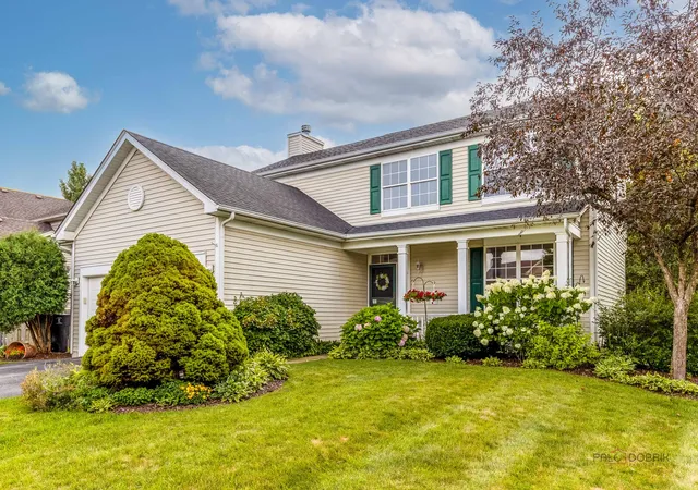 1st image of 220 Meadowlark Cir, Lindenhurst, IL 60046 | MLS# 12714872