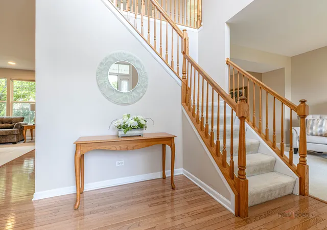 2nd image of 220 Meadowlark Cir, Lindenhurst, IL 60046 | MLS# 12714872