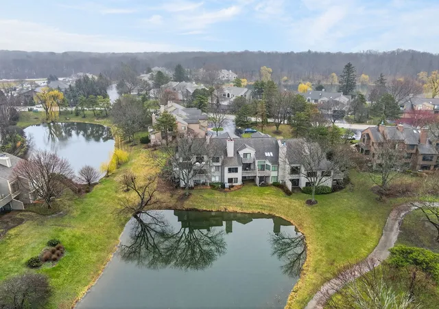 3rd image of 962 Shoreline Rd #898, Lake Barrington, IL 60010 | MLS# 12714888