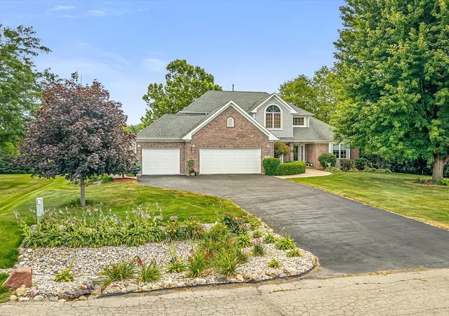 Photo 2 of Single family home for sale at 2808 Stinson St, Poplar Grove, IL 61065 | MLS# 12714937 | Listing updated on 2026-07-30