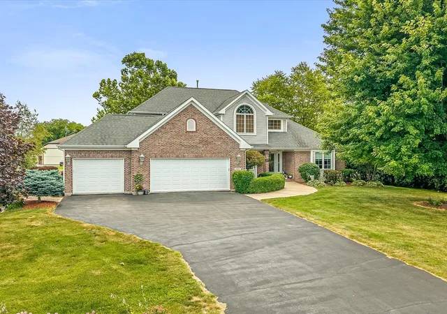Photo 3 of Single family home for sale at 2808 Stinson St, Poplar Grove, IL 61065 | MLS# 12714937 | Listing updated on 2026-07-30