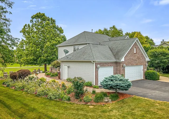 Photo 4 of Single family home for sale at 2808 Stinson St, Poplar Grove, IL 61065 | MLS# 12714937 | Listing updated on 2026-07-30