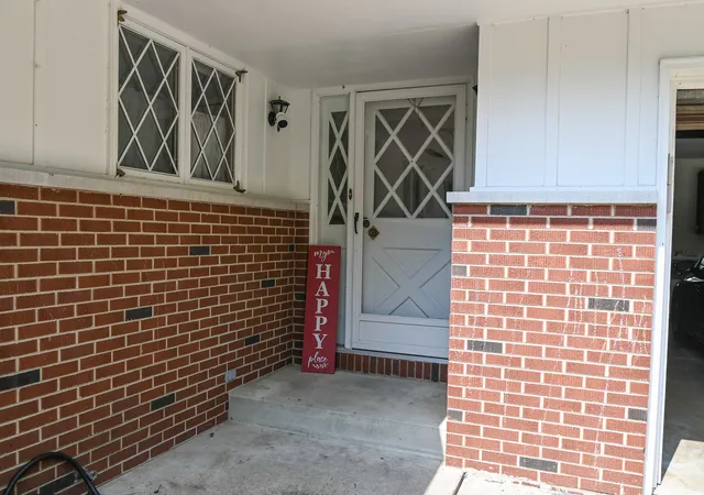 Photo 3 of Single family home for sale at 621 S Oakwood St, Oakwood, IL 61858 | MLS# 12714938 | Listing updated on 2026-09-15