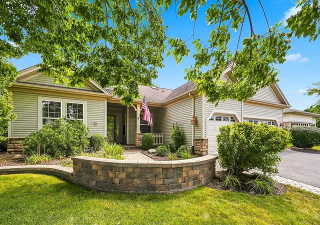Photo 4 of Single family home for sale at 12128 Spring Crk Dr, Huntley, IL 60142 | MLS# 12714957 | Listing updated on 2026-10-30
