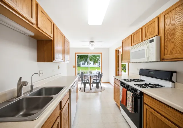 Photo 3 of Single family home for sale at 605 Tanglewood Trl, Mc Henry, IL 60050 | MLS# 12715009 | Listing updated on 2026-08-16