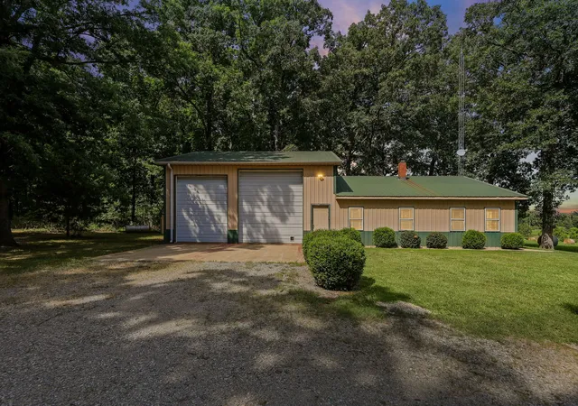Photo 1 of Single family home for sale at 18802 N Moonbeam Ln, Mt Vernon, IL 62864 | MLS# 12715016 | Listing updated on 2026-08-10