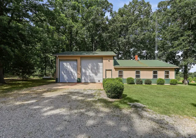 Photo 2 of Single family home for sale at 18802 N Moonbeam Ln, Mt Vernon, IL 62864 | MLS# 12715016 | Listing updated on 2026-08-10