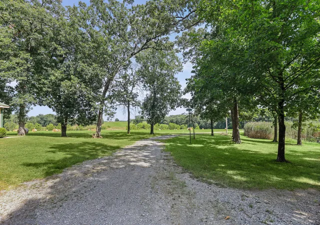 Photo 2 of Single family home for sale at 18802 N Moonbeam Ln, Mt Vernon, IL 62864 | MLS# 12715016 | Listing updated on 2026-08-10